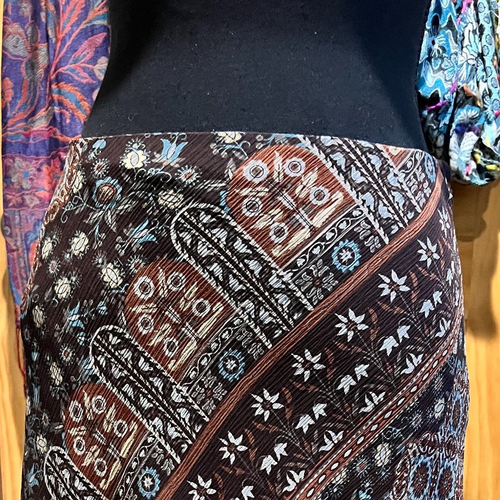 Polyester sheer lined skirt